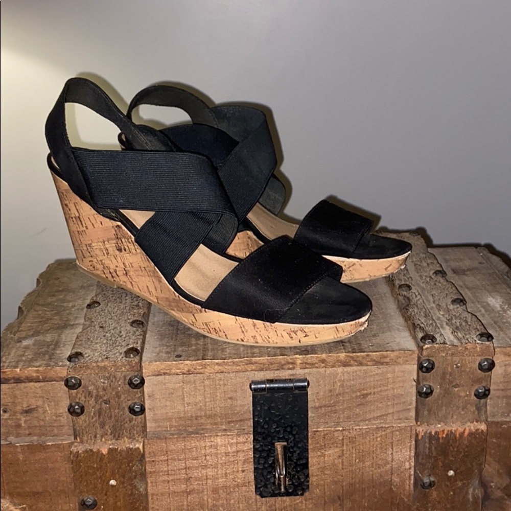 American eagle black wedges with stretchy straps